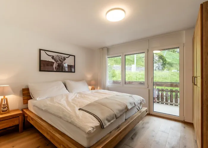 Newly Renovated 2 Room Apartment