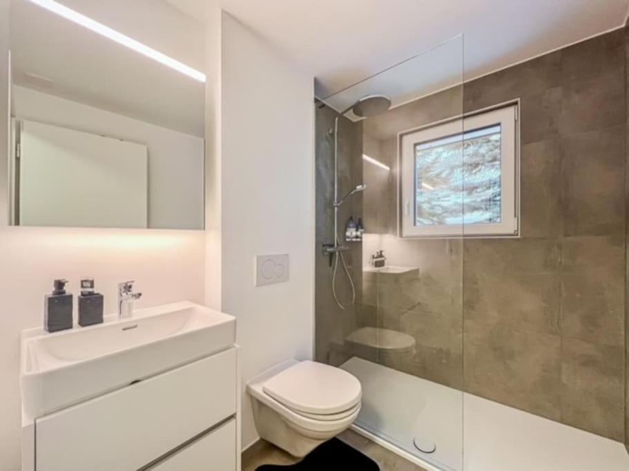 Newly Renovated 2 Apartamento *